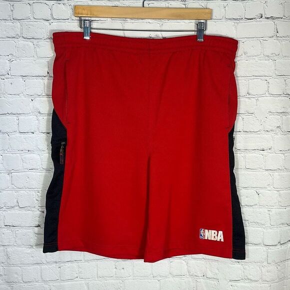 NBA Basketball Athletic Baggy Shorts Men's Size L Large Red Pockets Sports - Picture 1 of 9
